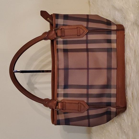 Burberry Handbags - Burberry tote bag